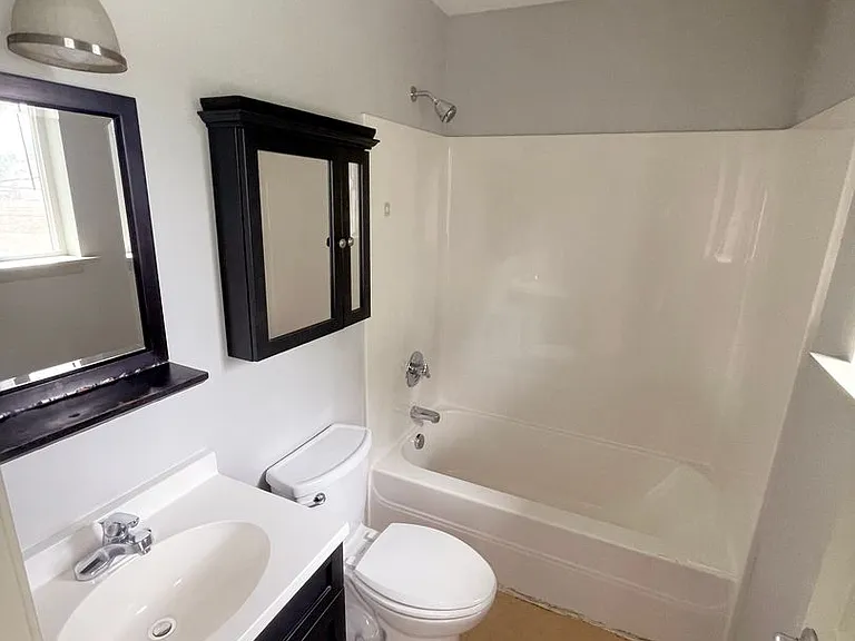 5011 N Syracuse St #B — Photo 16