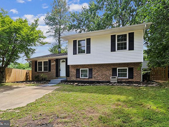3rd image of 5706 Oak Apple Ct