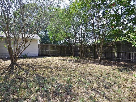 4th image of 1103 Live Oak St