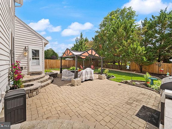 5th image of 9009 Paddington Ct