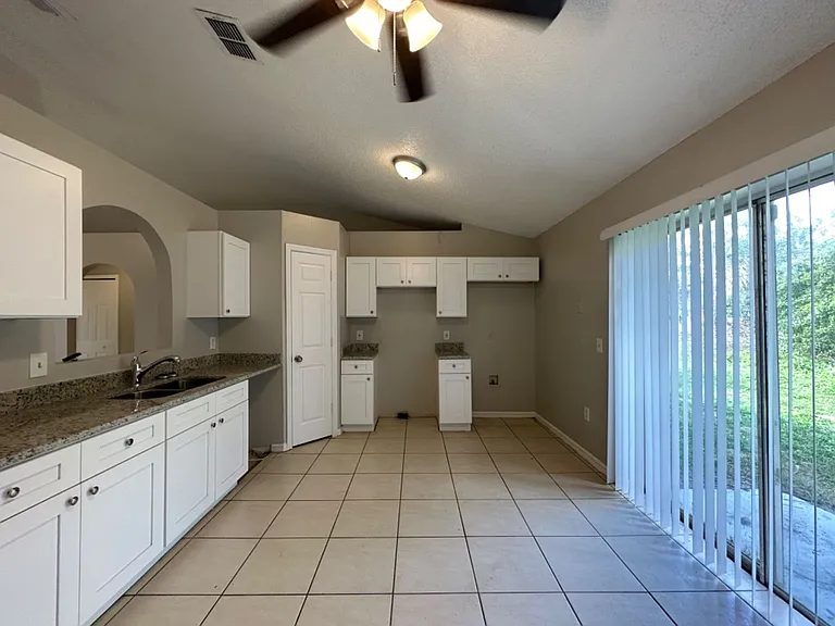 1123 Doncaster Ct — Photo 4