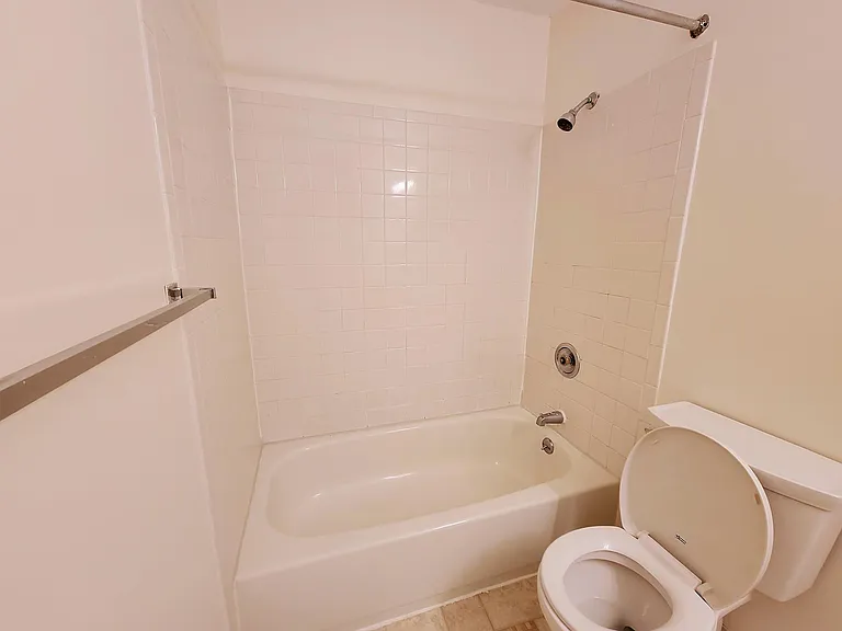 12 Village Green Ln — Photo 8