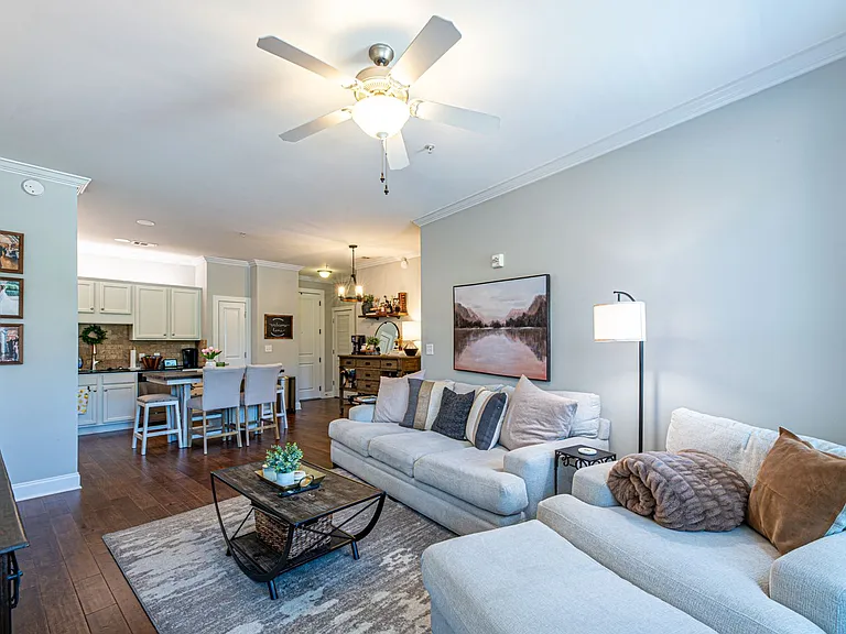 445 W Blount Ave #225 — Photo 12