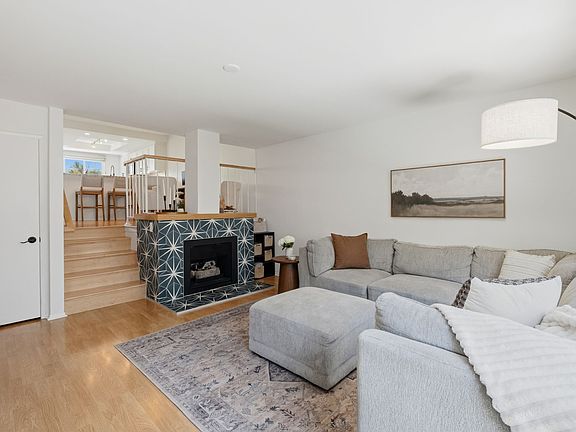 4th image of 2112 Warfield Ave APT 9
