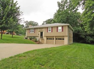 5526 Stearns St, Shawnee, KS 66203