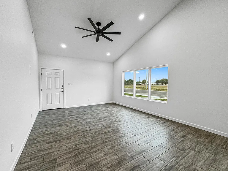 2704 Robin Rd #1 — Photo 8