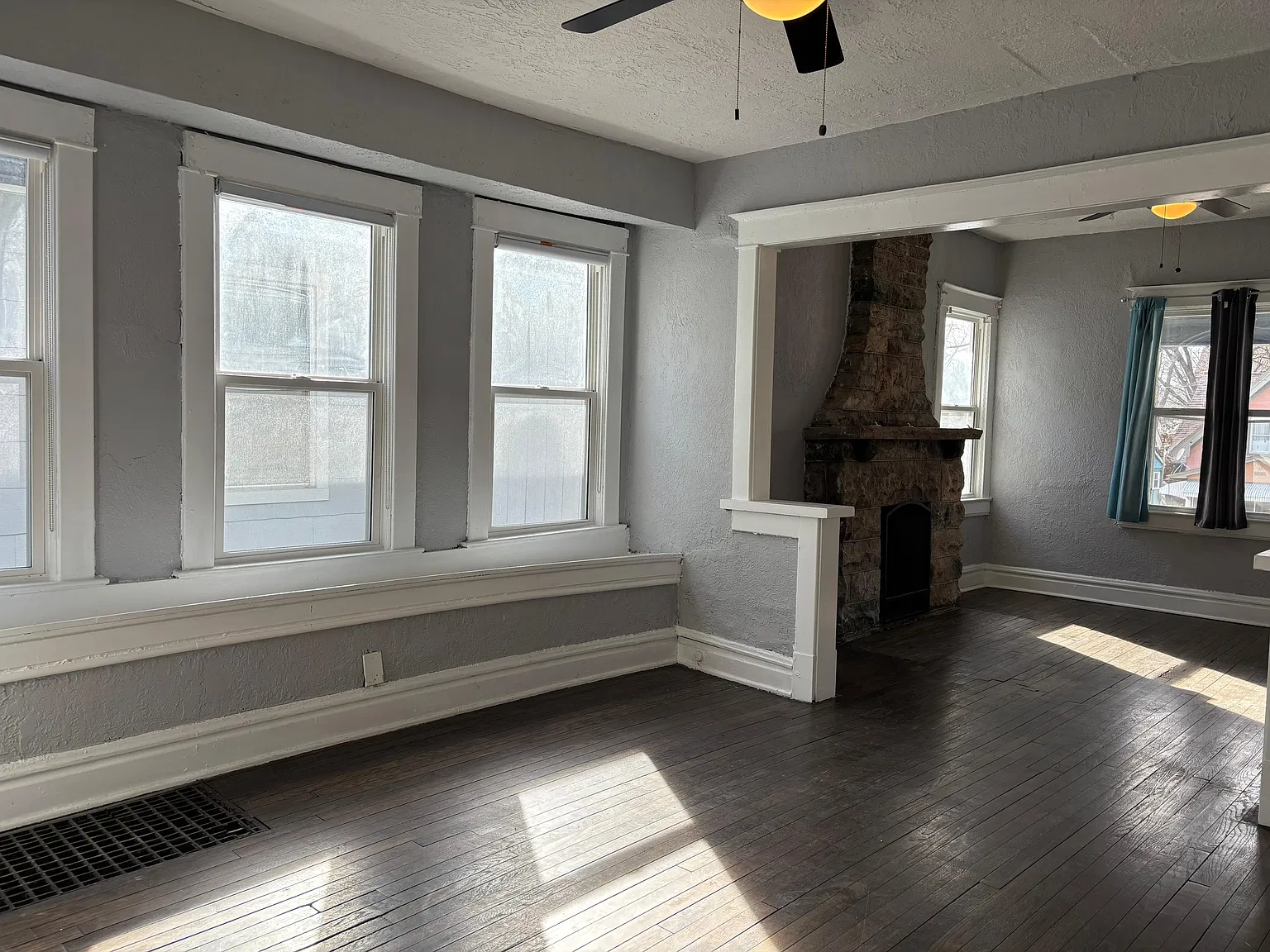 3 bed, 1300 sqft, $1,400 — Photo 3