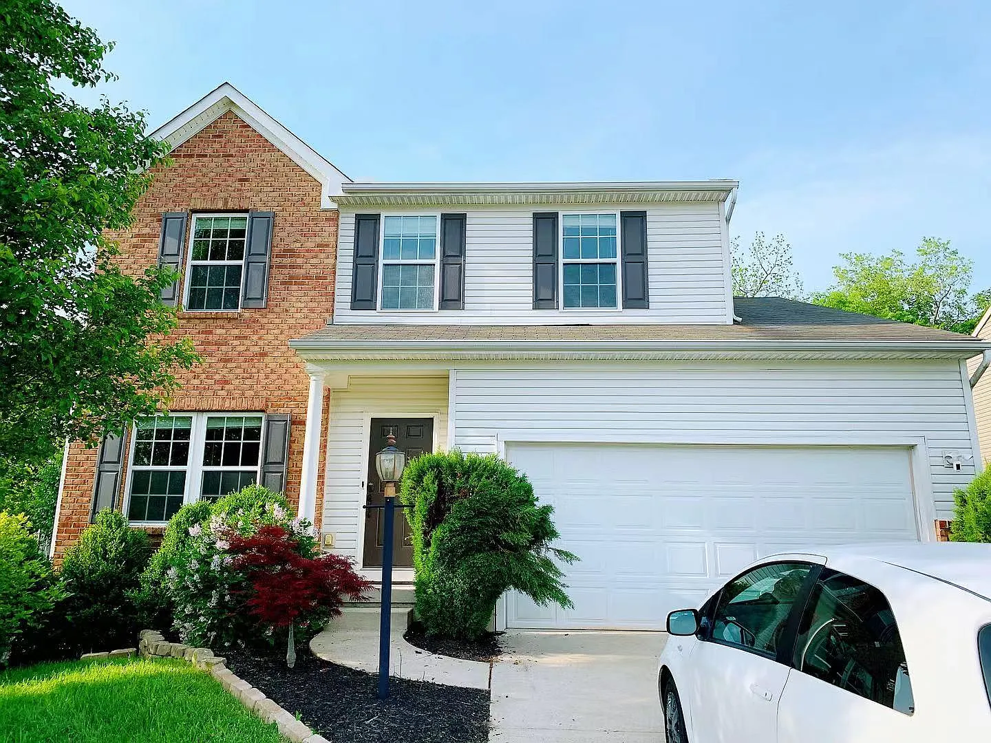 4 bed, 2.5 bath, 2112 sqft, $2,100 — Photo 1