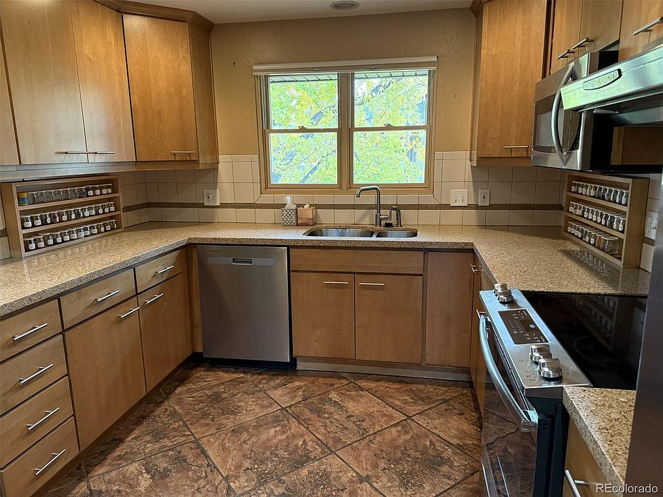 2nd image of 2520 Robb Court