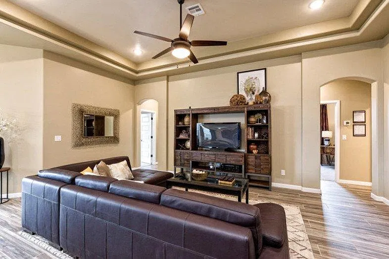 4 bed, 2.5 bath, 2127 sqft, $2,300 — Photo 4
