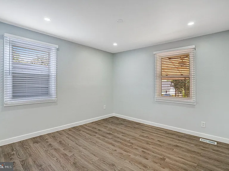 3120 Chepstow Ln — Photo 18