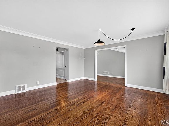3rd image of 247 Old Ballwin Rd