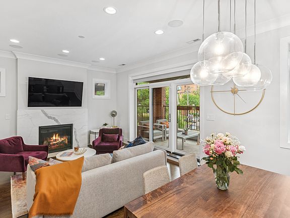 3rd image of 2024 W Lemoyne St #2E