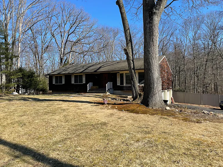 60 Eileen Dr — Photo 26