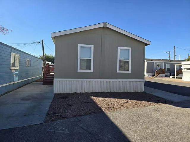 2 bed, 2.0 bath, 800 sqft, $1,556 — Photo 1