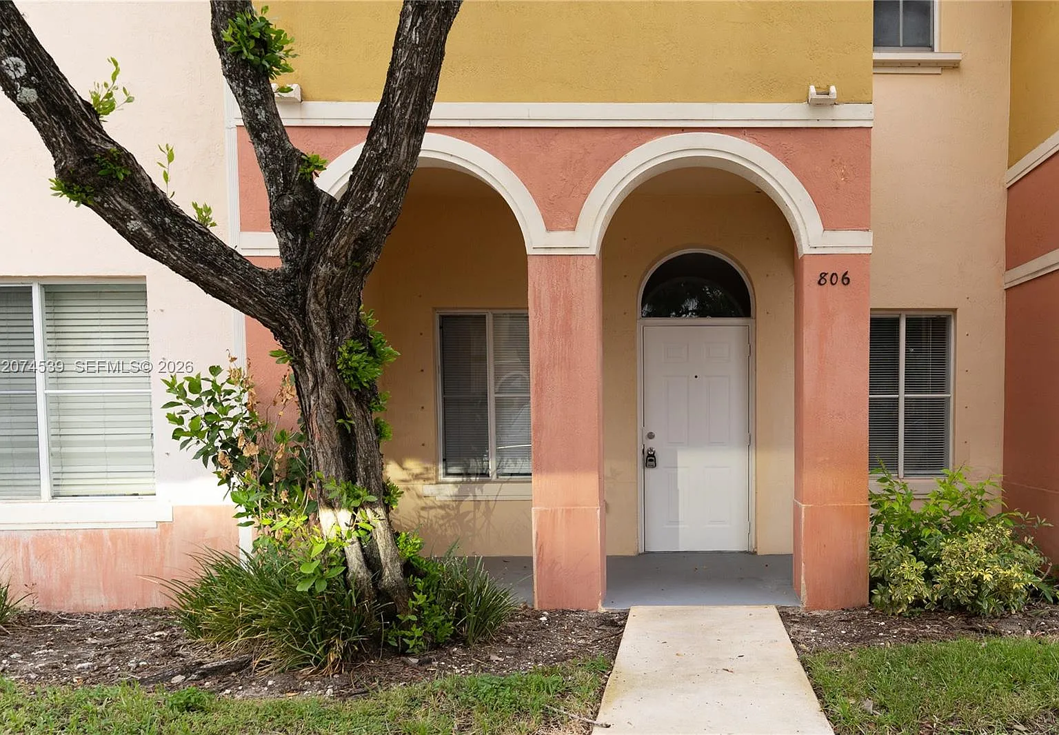Martin/Marangos Plat — Photo 1