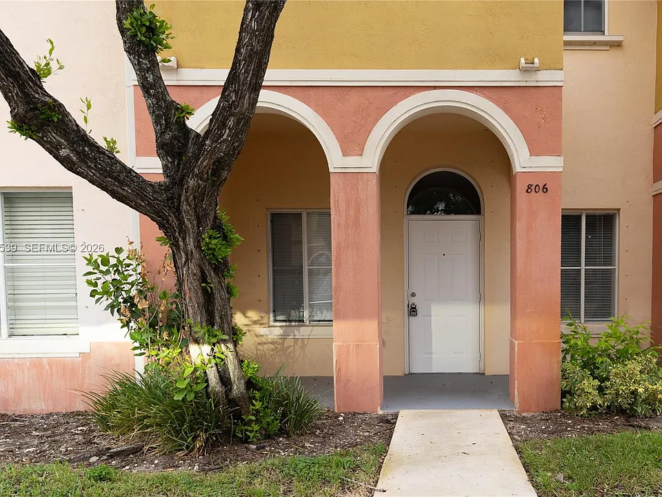 806 N Santa Catalina Cir