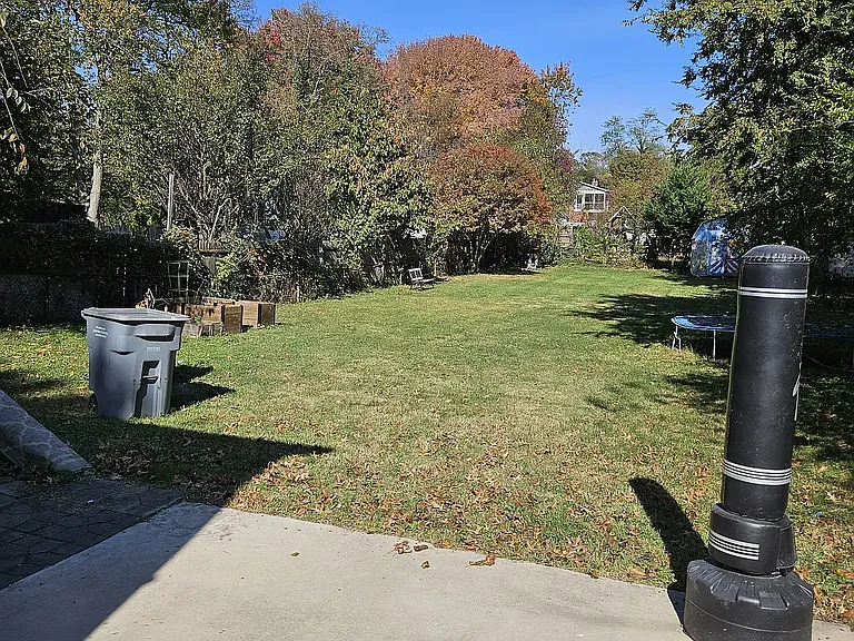 Access to spacious backyard included
