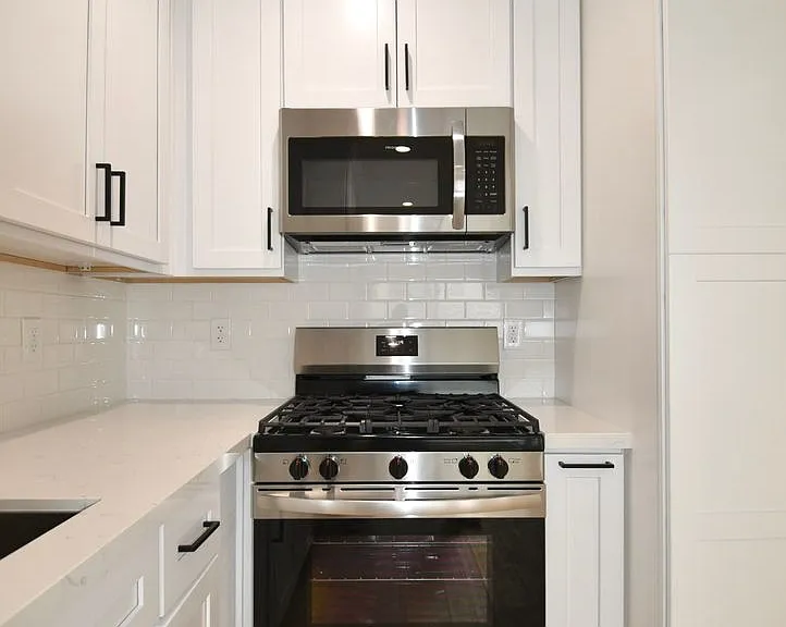 12241 Burbank Blvd — Photo 23