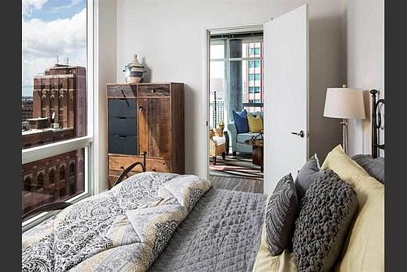 5th image of 811 Lasalle St #1807