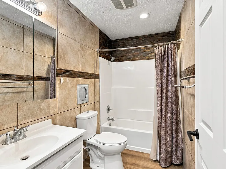 3416 W Columbia Ave — Photo 8