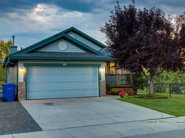 138 W Creek Bay, Chestermere, AB T1X 1K7