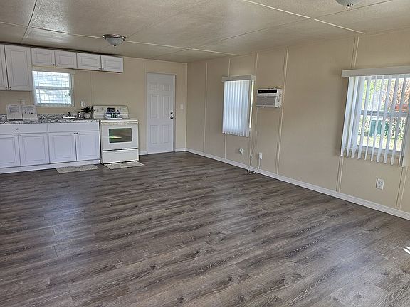 3rd image of 1705 Owosso St #639
