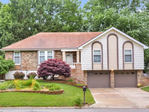 1321 SW 20th St, Blue Springs, MO 64015