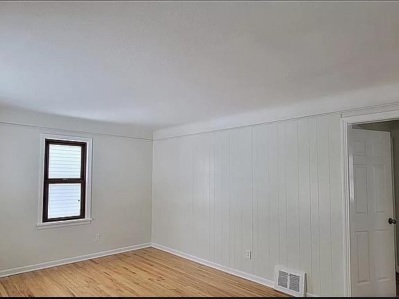 2nd image of 1618 Woodhurst Ave