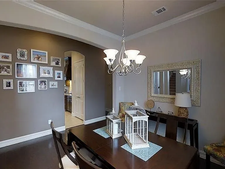 2537 Roseville Dr — Photo 9
