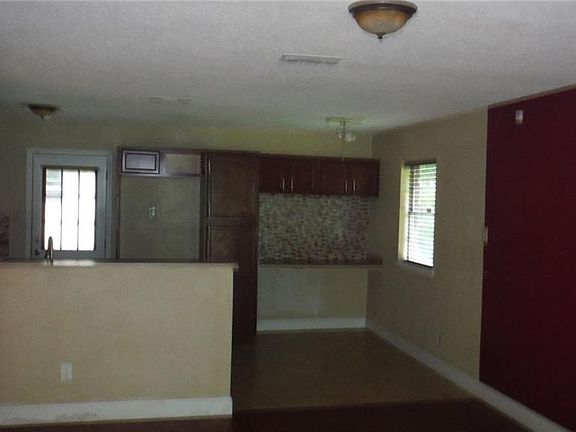 4th image of 5801 Glasco St
