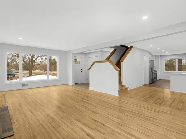 1077 Century Ave S, Maplewood, MN 55119