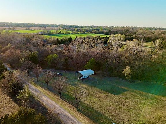 2nd image of 1 Horseshoe Bend Rd