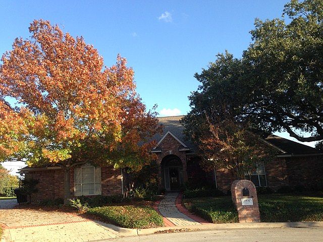 1st image of 2502 Legend Oaks Dr