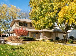 1443 Meander Dr, Naperville, IL 60565