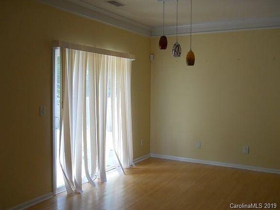 3rd image of 6715 Goldenwillow Dr