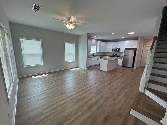 3rd image of 244 Evans St