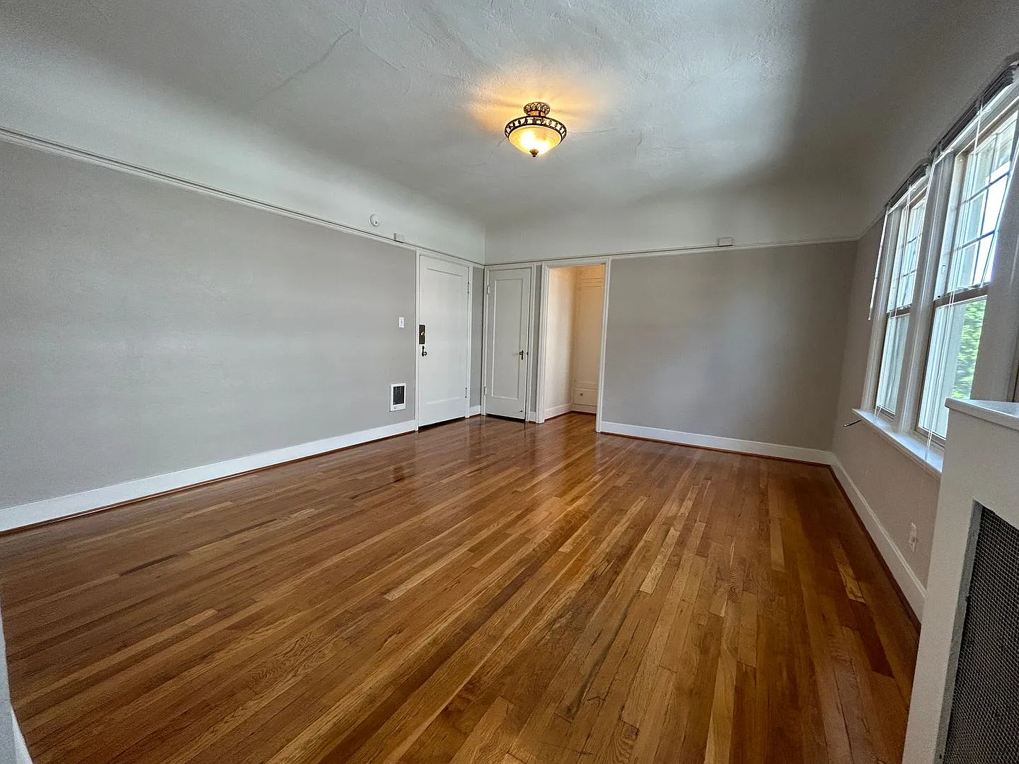 #367 Morland Apartments — Photo 2