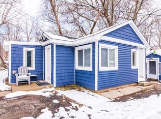 11291 E Shore Dr, Whitmore Lake, MI 48189