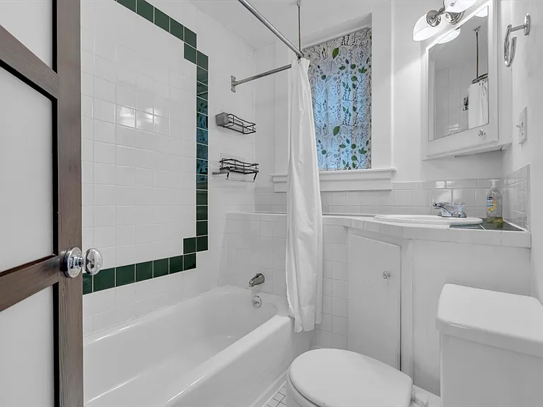 65 Burbank St #14 — Photo 10