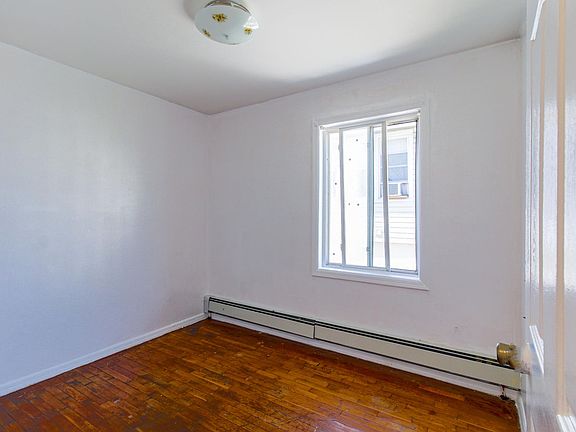 4th image of 310 Beach 70th St #A