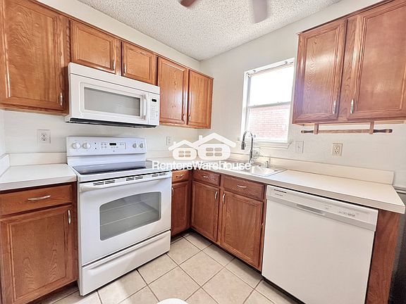 3rd image of 416 Blueberry Hill Ln