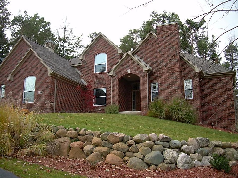 1st image of 303 Dogwood Ln