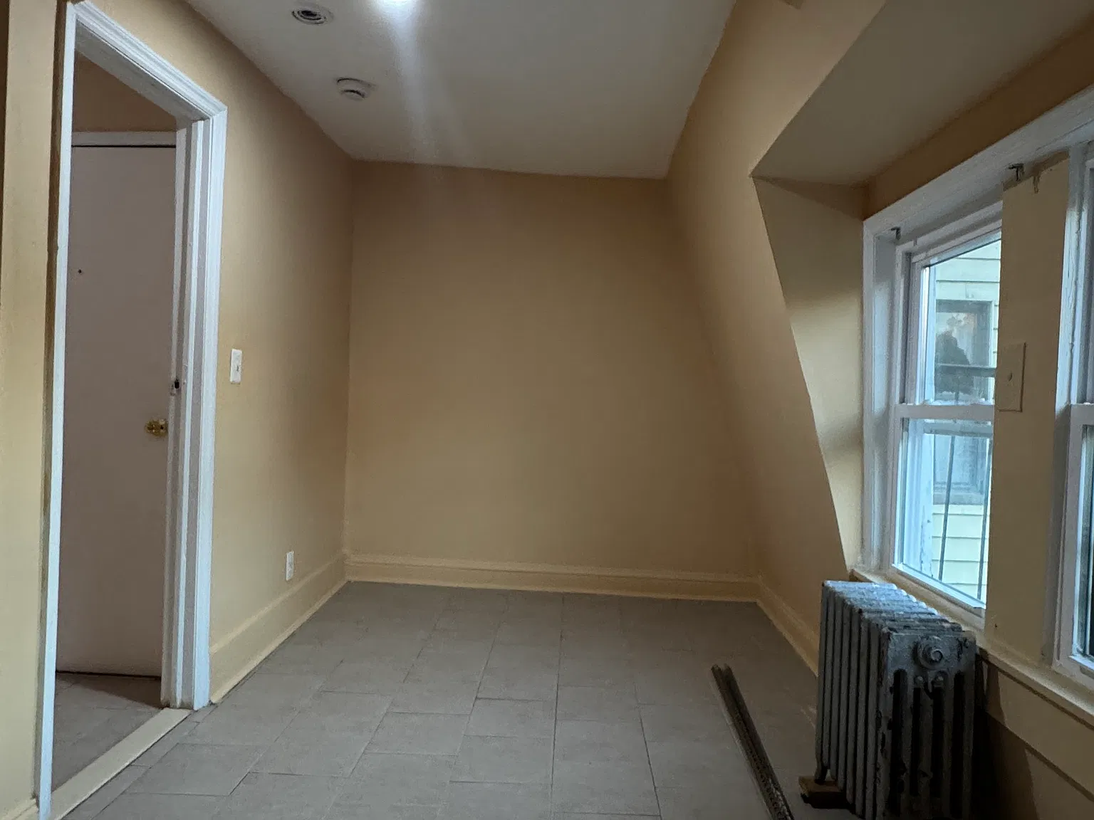 2 bed, 750 sqft, $2,400 — Photo 3