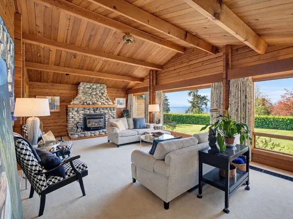 5229 Yacht Rd, Sechelt, BC V7Z 0C1