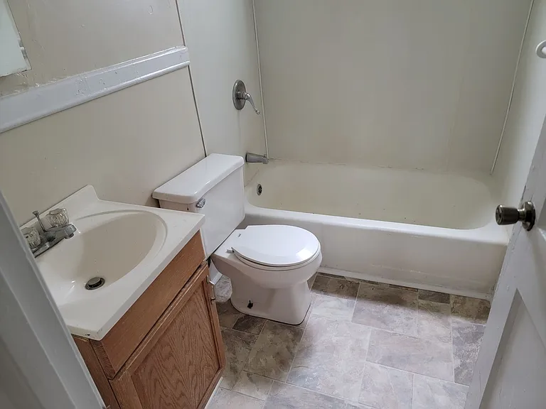 1028 Willowbrook Dr — Photo 9