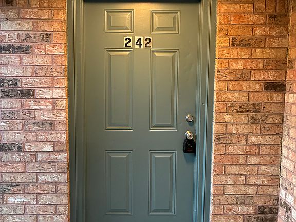 2nd image of 240 Turner Ln #242