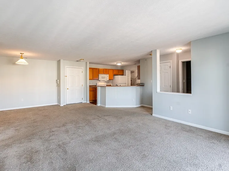 Creekside at Meadowbrook Apartments — Photo 9