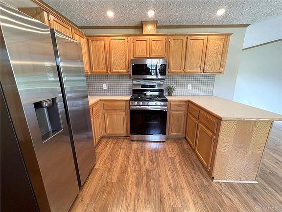 3rd image of 570 Onyx Ct