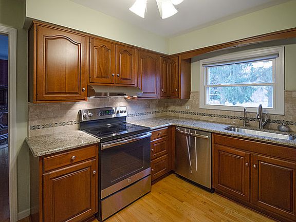 5th image of 26047 Meadow Dr